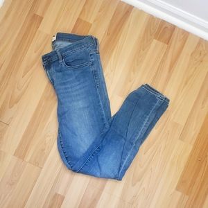 Gap medium wash true skinny jeans